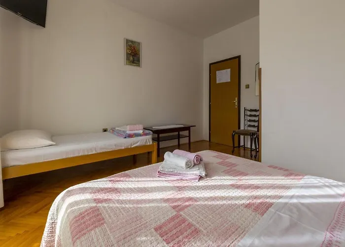 Zeljka 2 Pensión 3*