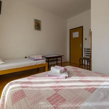 Zeljka 2 Pensión 3*